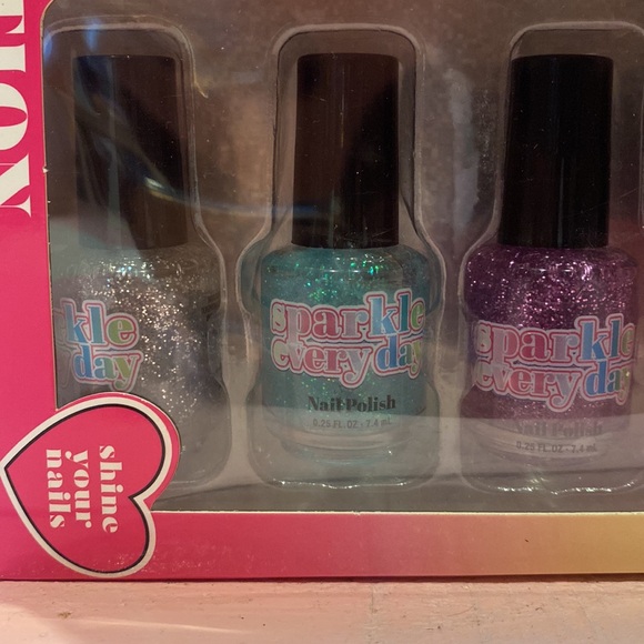 Beauty Spot 6 Piece Glitter Nail Polish Set - Picture 3 of 5